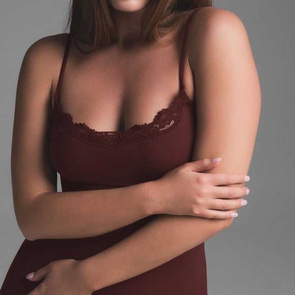 SKIMS FITS EVERYBODY LACE LONG SLIP DRESS - Picture 4 of 9